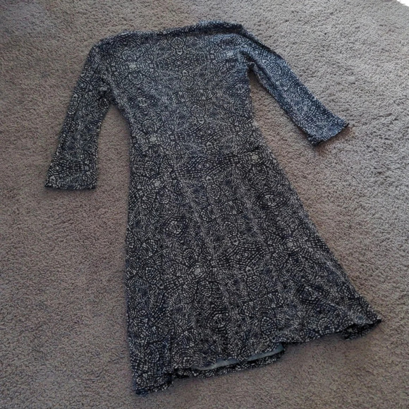 Garnet Hill Brianna Surplice Knit Dress blue and white pattern size small - Picture 6 of 11